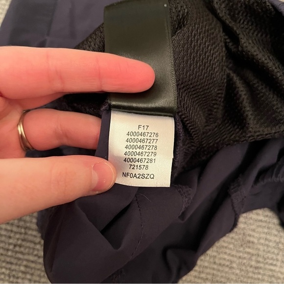 The North Face Never Stop Wearing Cargo Navy Joggers 4 - Picture 7 of 7